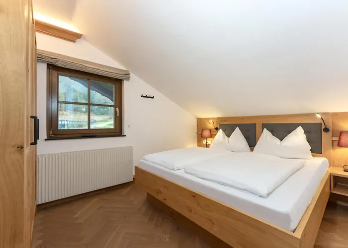 恩赛格之家斯拉德明公寓 *